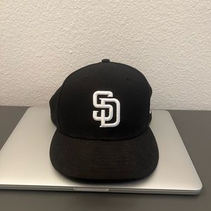 Black and white SnapBack SD Padres hat